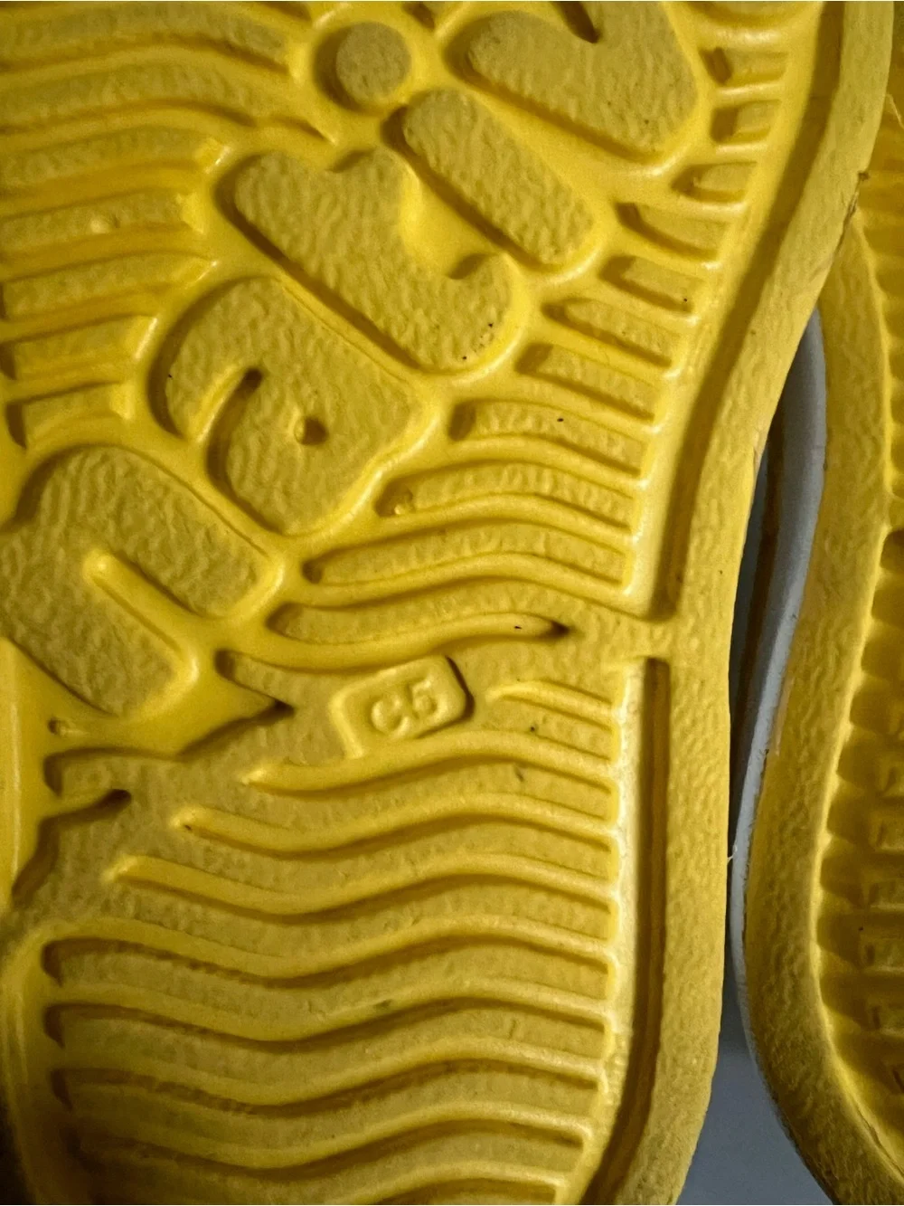 Native Jefferson Yellow & White Slip-Ons, 5c